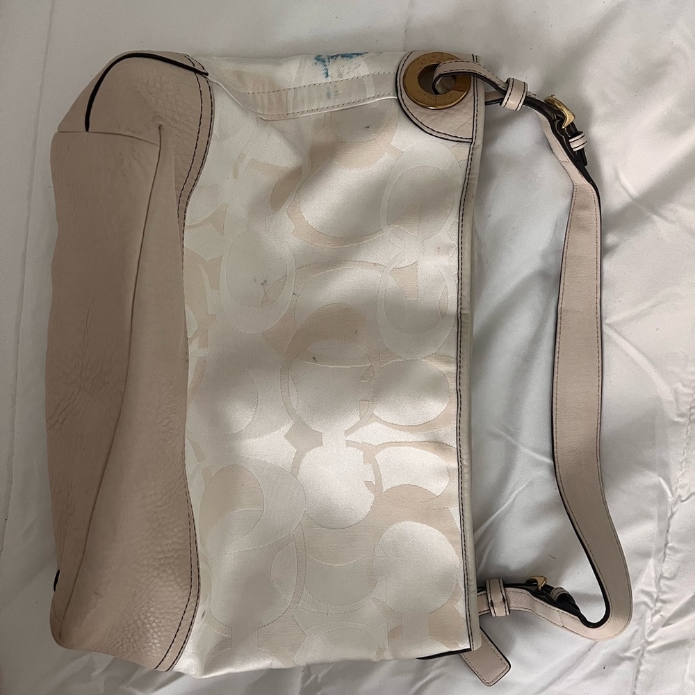 Beautiful coach purse in white
